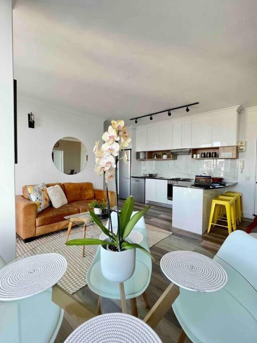Modern, Trendy And Comfortable 2 Bedroom Apartment In Cape Town Exterior photo